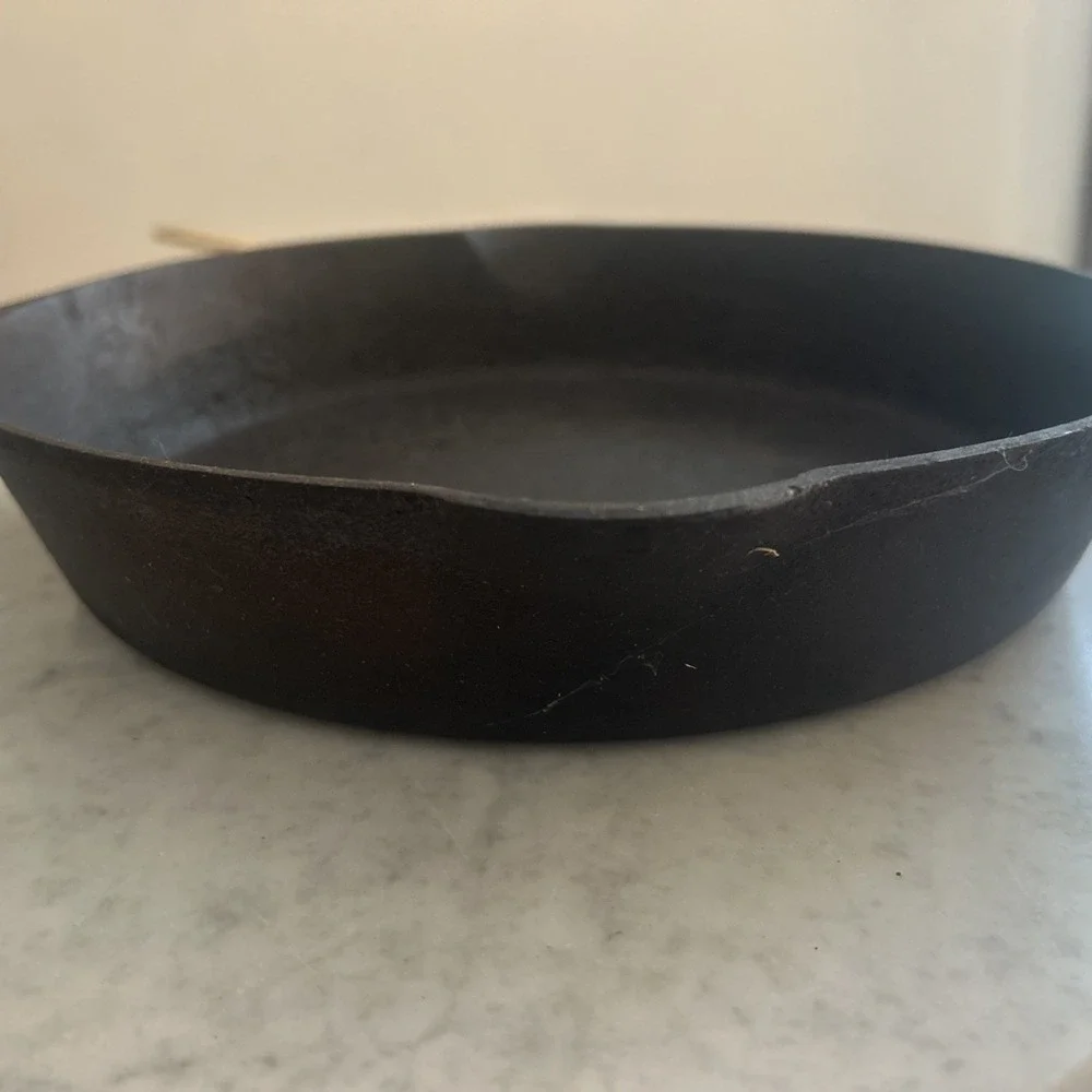 Griswold Large Block Logo - #8 Cast Iron Skillet VTG